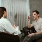 Coaching & Psychotherapie in Wien: Wenn Therapie allein nicht reicht – Persönlichkeitsentwicklung im Fokus